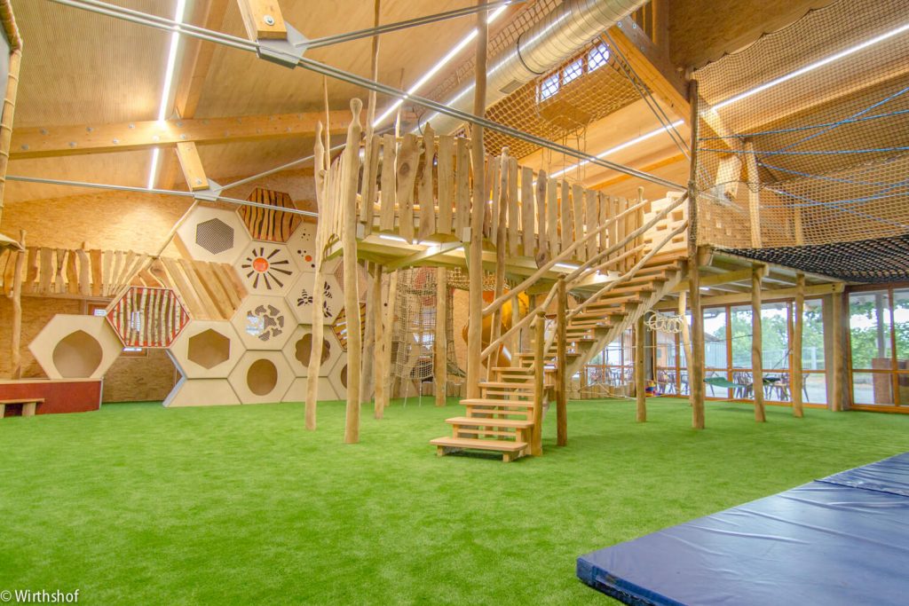 Campingplatz mit Indoor-Spielplatz 