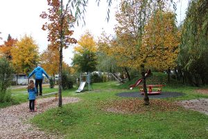 Zelten im Herbst - Spielplatz auf dem Campingplatz