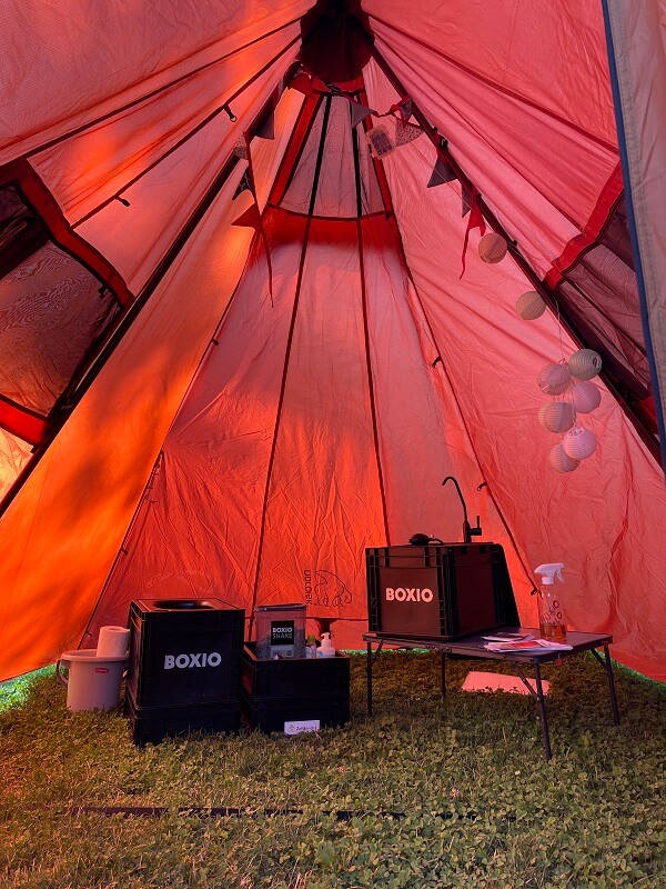 Campingtoilette im Zelt - Boxio Trenntoilette und Waschbecken