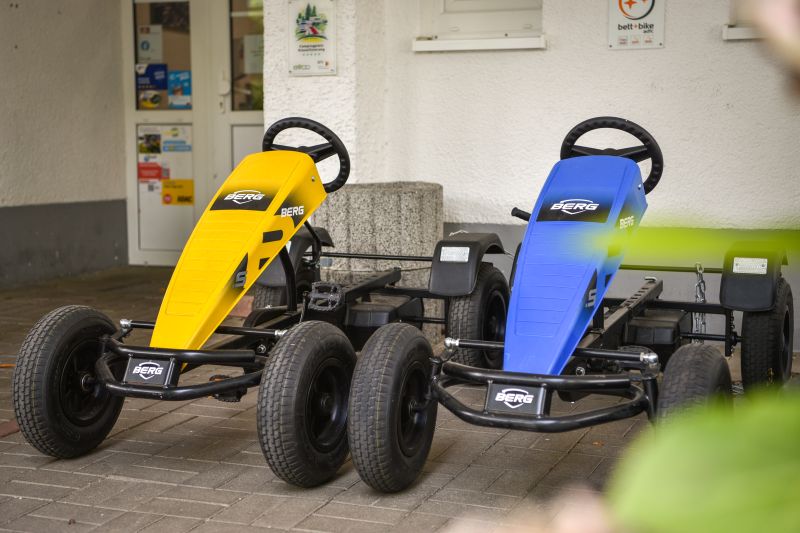 Überland Campotel Campingplatz mit zwei Kettcars