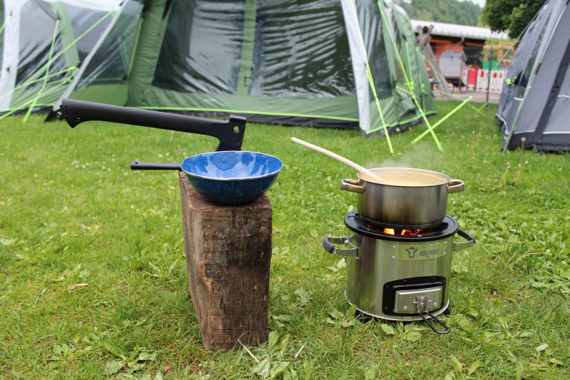 Campingkocher mit Holz Raketenofen