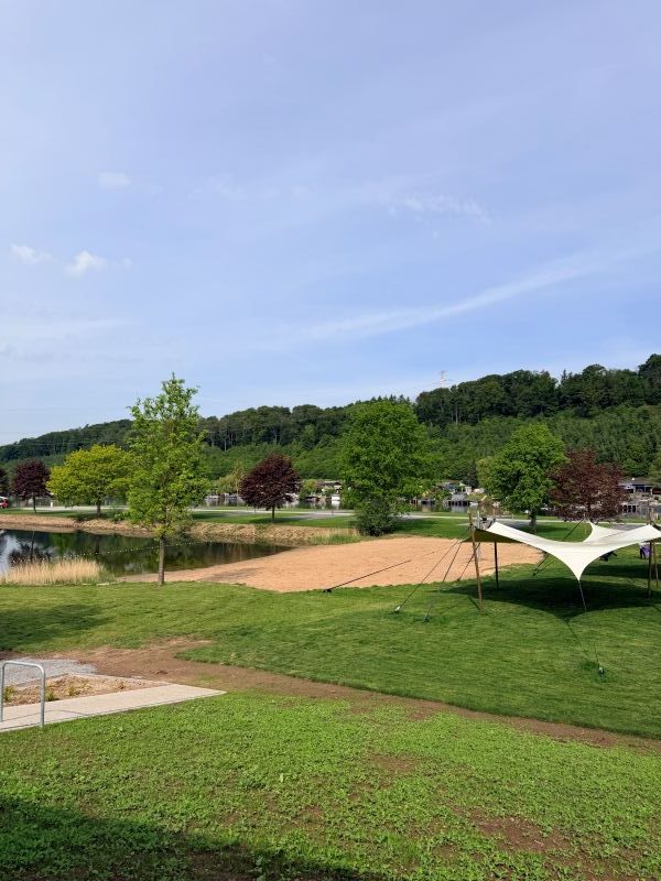 Überland Vlotho Campingplatz Badestrand mit Schattensegel und Fußballfeld